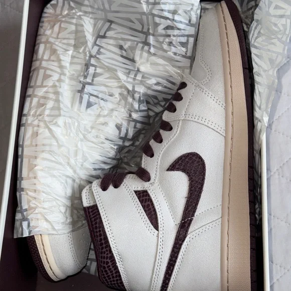 A Ma Maniere Air Jordan 1 High Top OG Size 9 - Picture 7 of 15